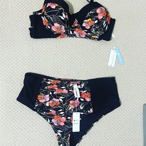 Super cute black and floral two piece bathing suit from Cupshe!